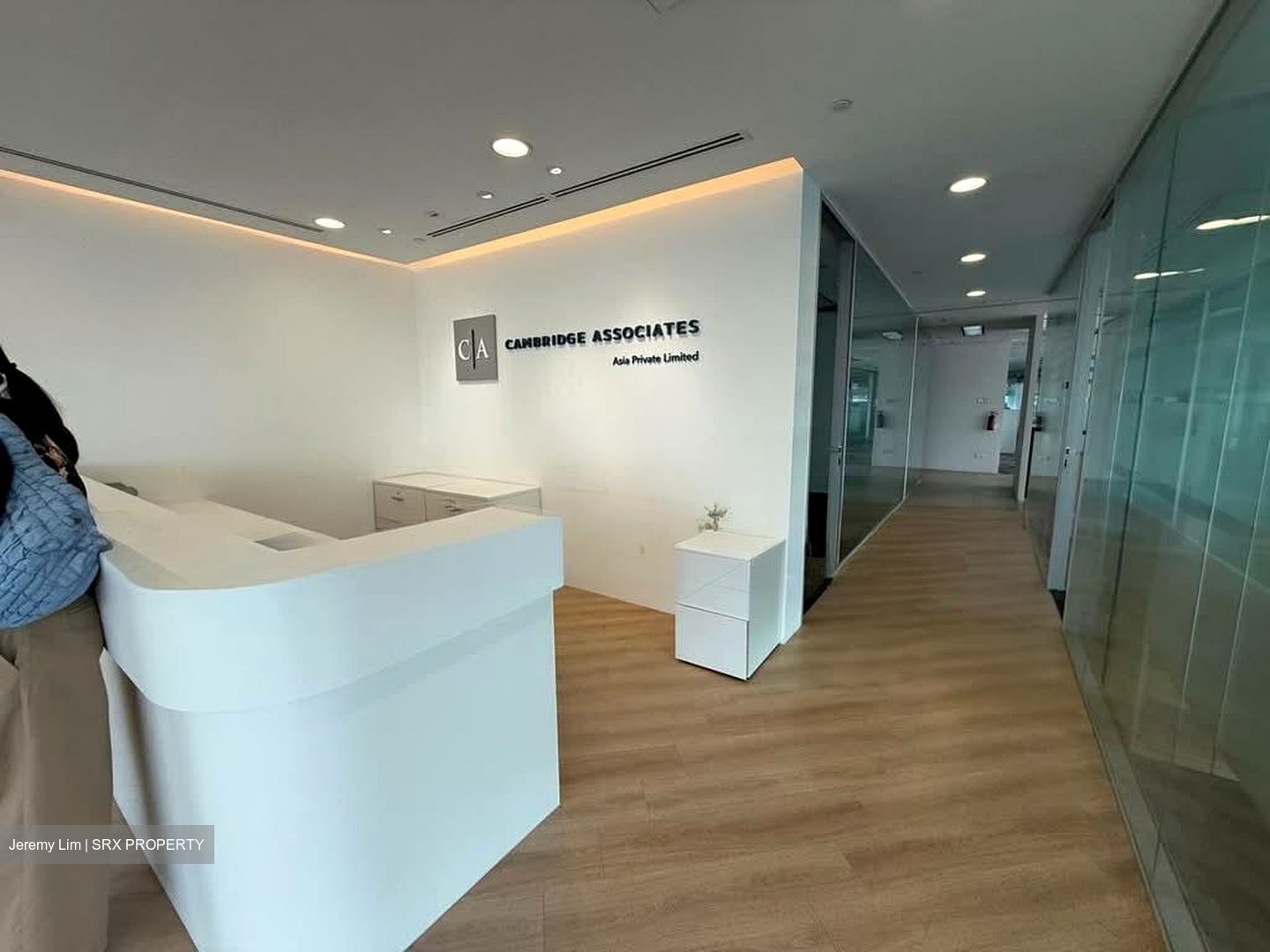 Gateway East (D7), Office #565782811
